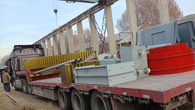 信陽(yáng)鋼鐵發(fā)貨收尾