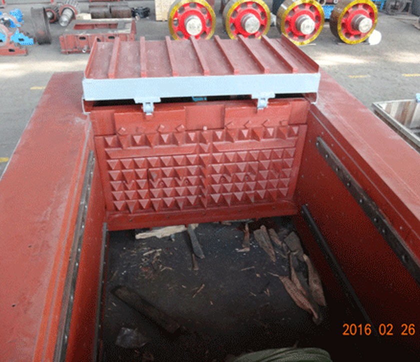  500噸殘極破碎機